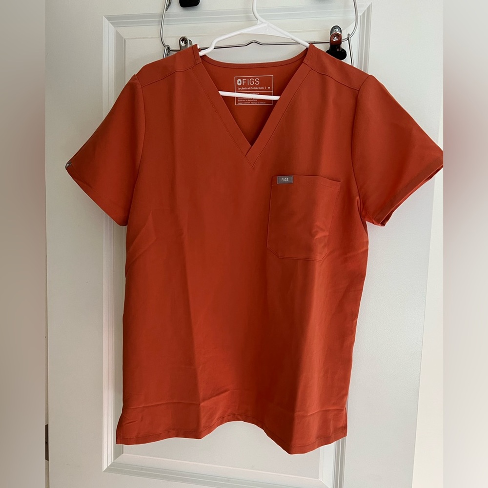 Figs scrub top